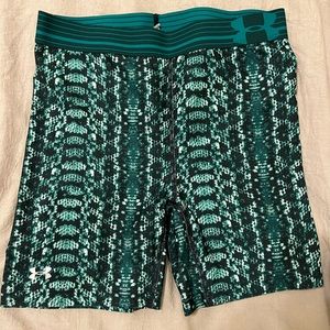 Under armour snake print green 5in shorts
